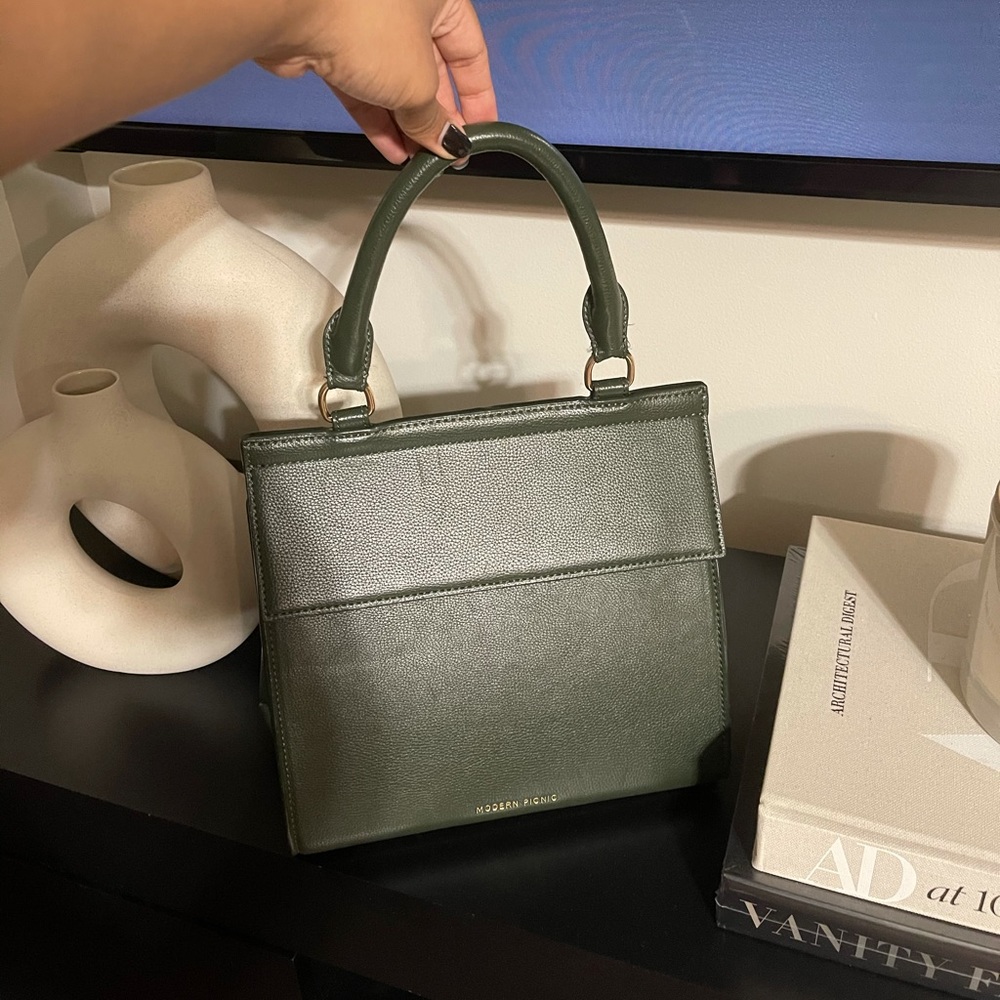 Modern picnic bag